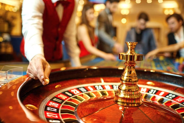 Big Time Gaming live studio with multiple dealers at roulette and card game tables on sontoto